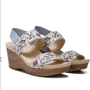 Floral Wedge- New in box